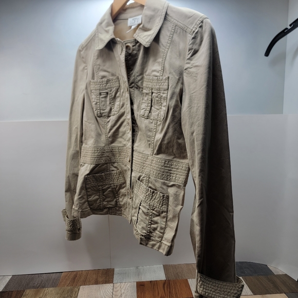 Women's Button Down Light Jacket - Picture 2 of 3